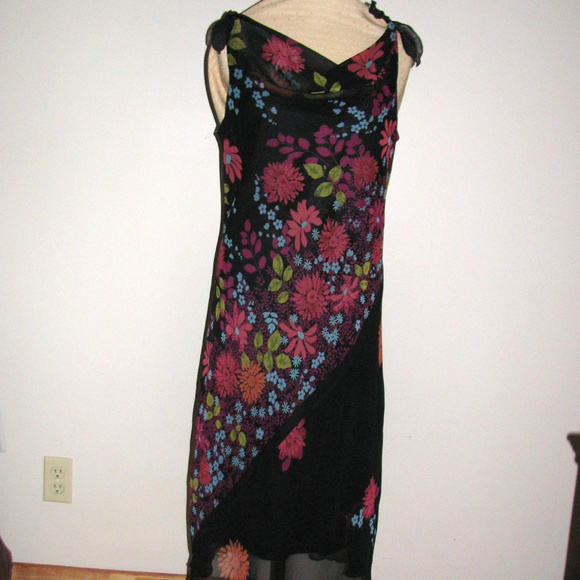 Ombre Dresses & Skirts - Ombre black floral diagonal cut dress